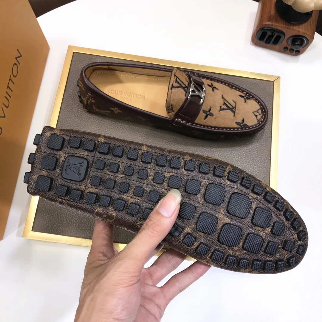 Men's men's shoes 💰420💰 [LV Doudou shoes] (water-dyed cowhide lining) new model is on the market, available on the official website. The new Doudou shoes are processed into single-color materials, and the uppers are made of imported cowhide material. The body of the shoe is fully hemmed with mark thread, and is lined with imported original cowhide leather. The elegant shoe shape is super suitable for all-matching, and the size is 38-44.